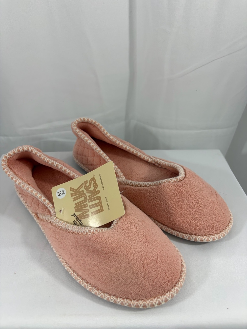 NWT Muk Luks Women’s Size 7/8 Pink Slip-On Slippers